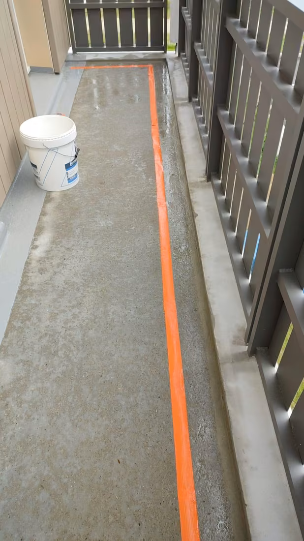 RÉALISATION DE RELEVÉS BÉTON ARMÉ EN RIVE DE BALCONS